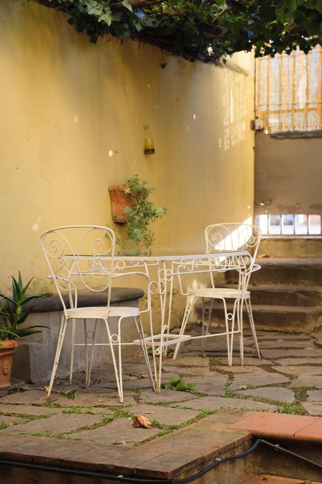 Enchanting Apartment With Patio, Lungarno Firenze Exterior photo